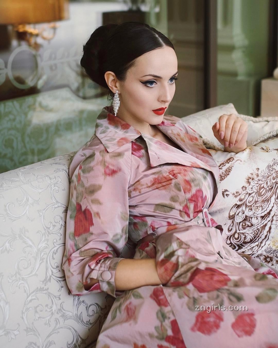 碧海蓝天之间，她是最耀眼的那道风景线